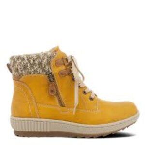 Spring Step Hiking Booties Size 7 Mustard Color Lace up Sweater top